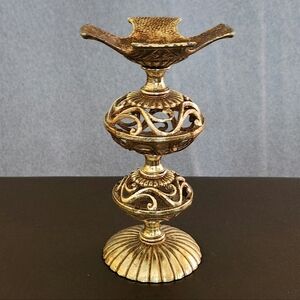 Dilly gold tone candle holder. 8 1/2in.